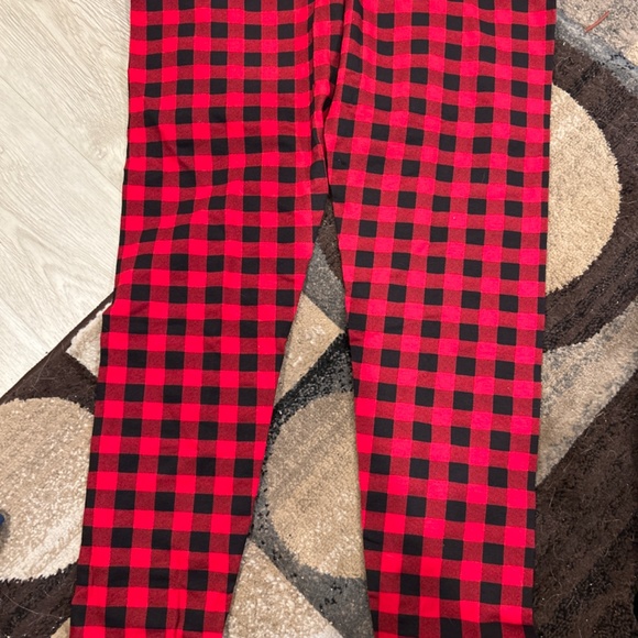 Old Navy 4-Way Stretch Maternity - Picture 3 of 4